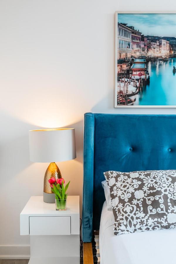 Luxury 2 Bedroom In The Heart Of Entertainment District W/ Cn Tower View Toronto Exteriör bild