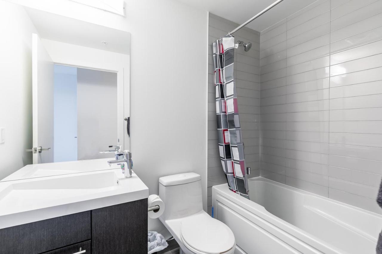 Luxury 2 Bedroom In The Heart Of Entertainment District W/ Cn Tower View Toronto Exteriör bild