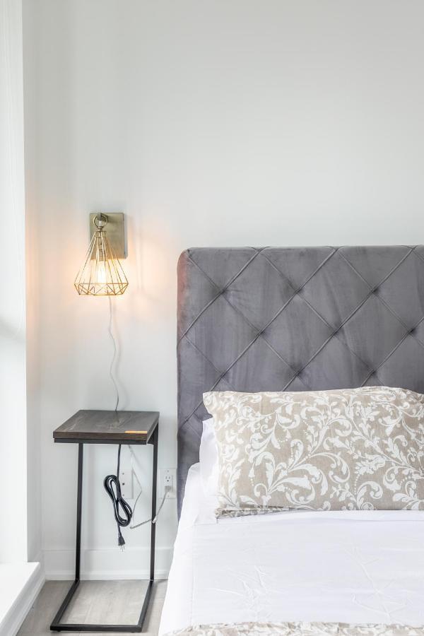 Luxury 2 Bedroom In The Heart Of Entertainment District W/ Cn Tower View Toronto Exteriör bild