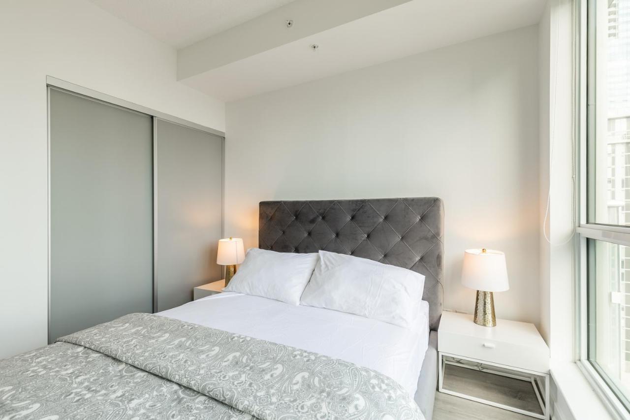 Luxury 2 Bedroom In The Heart Of Entertainment District W/ Cn Tower View Toronto Exteriör bild