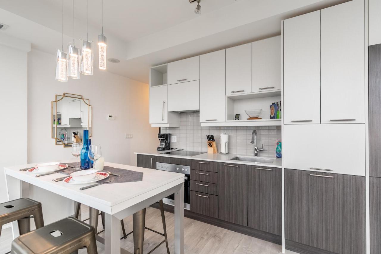 Luxury 2 Bedroom In The Heart Of Entertainment District W/ Cn Tower View Toronto Exteriör bild