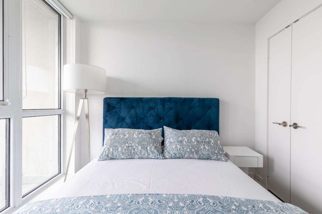 Luxury 2 Bedroom In The Heart Of Entertainment District W/ Cn Tower View Toronto Exteriör bild